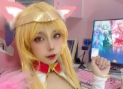 平博娱乐-DA阿狸cos：这么巧啊，你也来排队接E么
