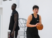 平博娱乐-杨瀚森最可能被篮网首轮选中签保障合同的简单介绍