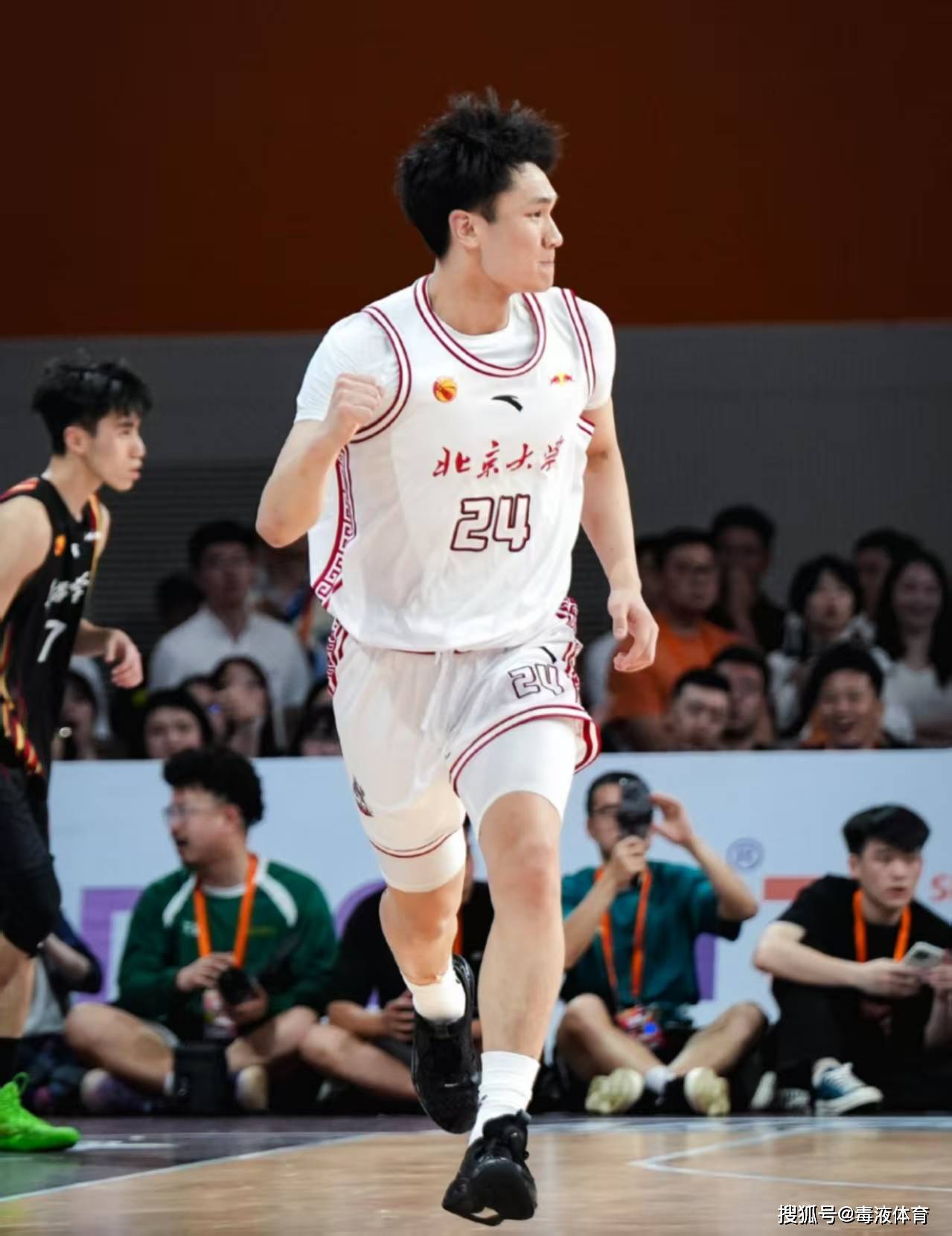 广州男篮官方晒管子煜集锦：欢迎管子煜加入广州大家庭(管子煜身高臂展)