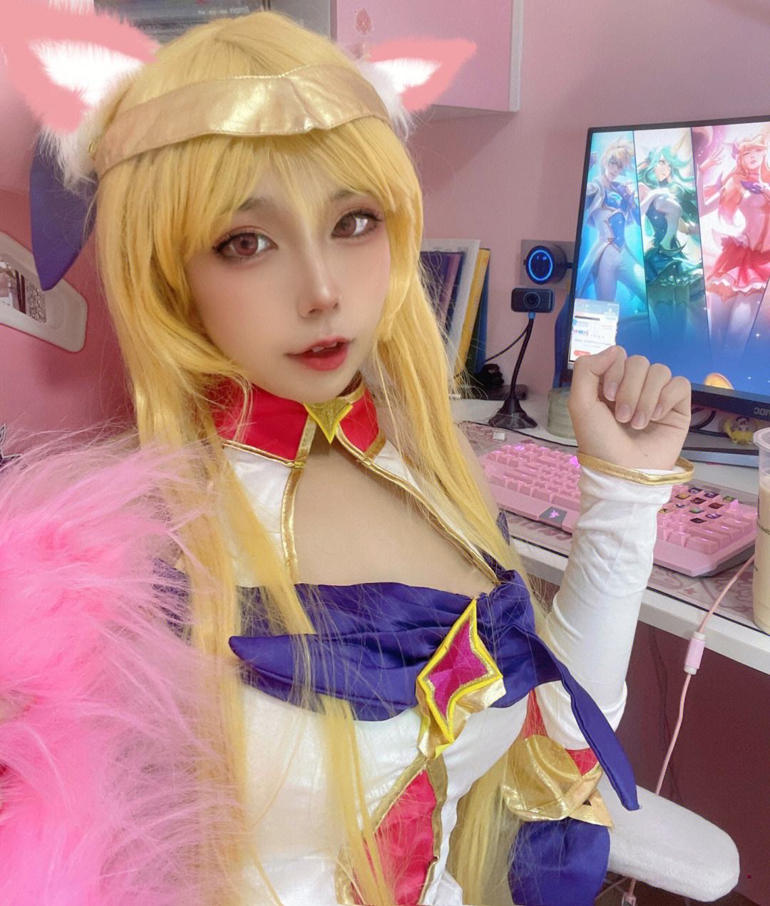 DA阿狸cos：这么巧啊，你也来排队接E么