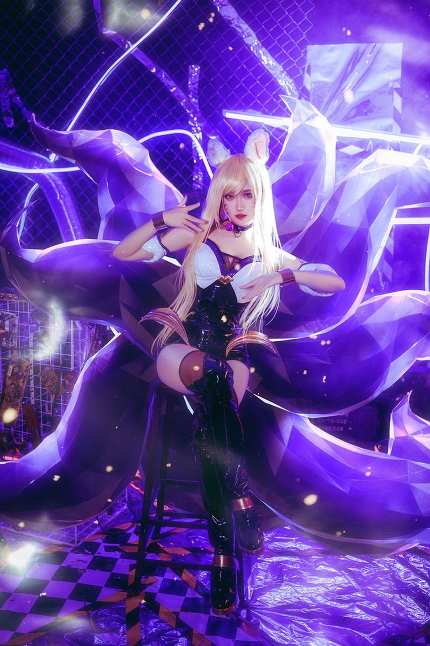 DA阿狸cos：这么巧啊，你也来排队接E么
