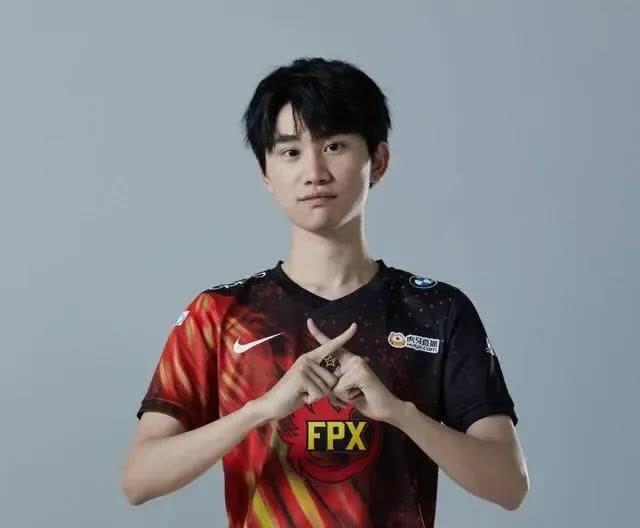 FPX3-2NIP：炸弹人消耗队友冲阵，FPX鏖战五局挺进季后赛50亮630回复英雄联盟的简单介绍